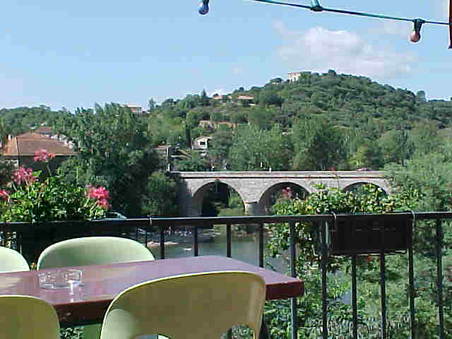 la terrasse offre une belle vue sur l'Orb