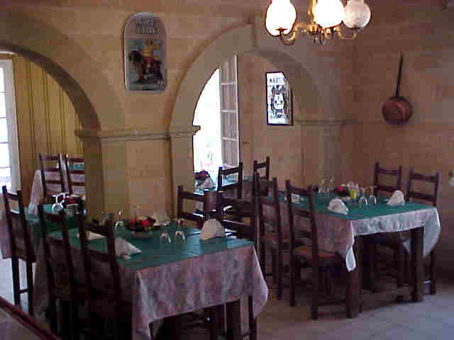 la salle attend les gourmets